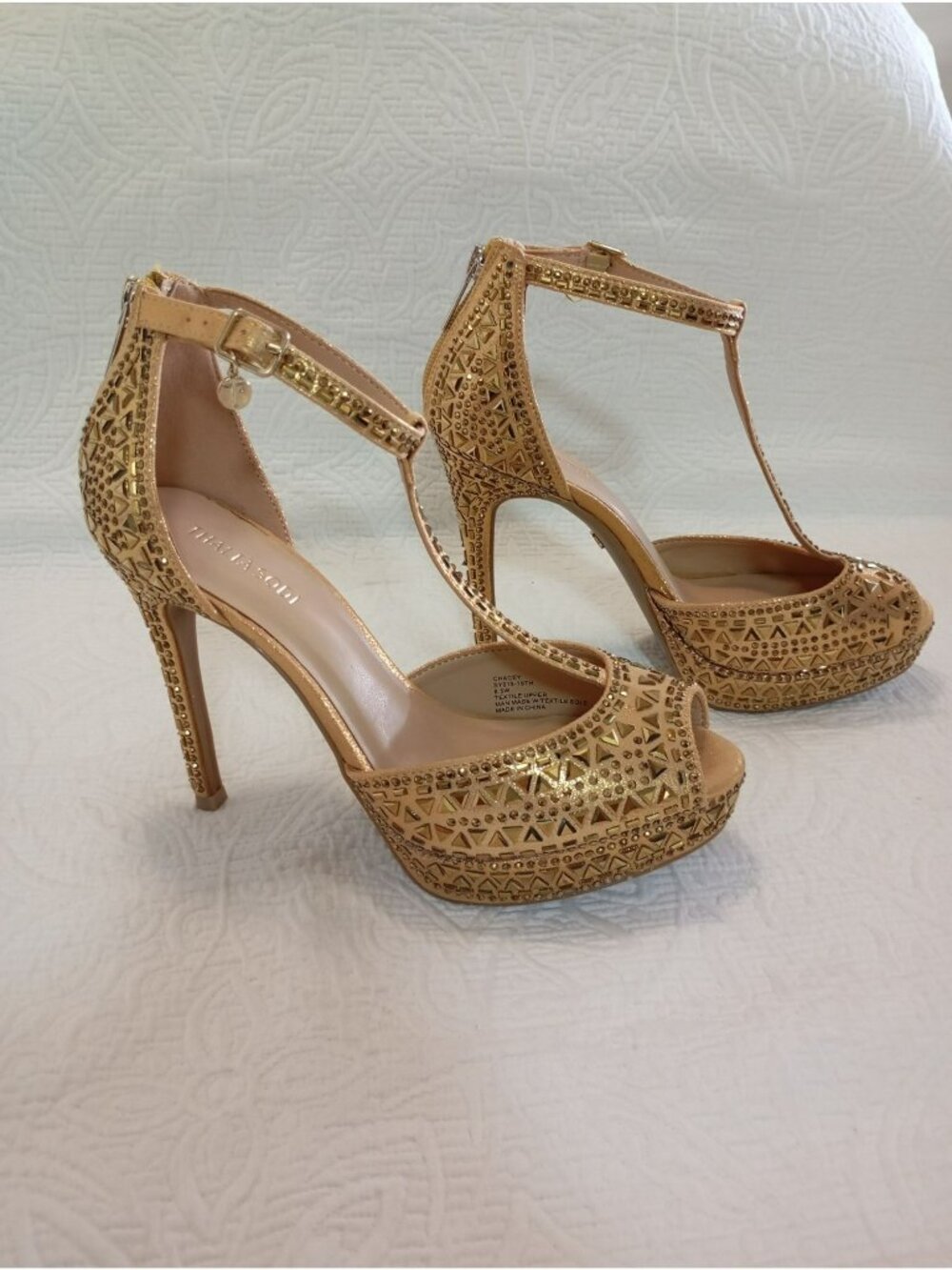 Thalia Sodi Gold Peep Toe Stilettos T-Strap Rhinestone Accents Back 8.5W